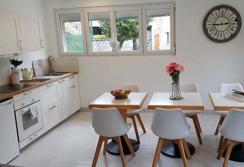 Дом 3 Спальни, Le Castel Guesthouse