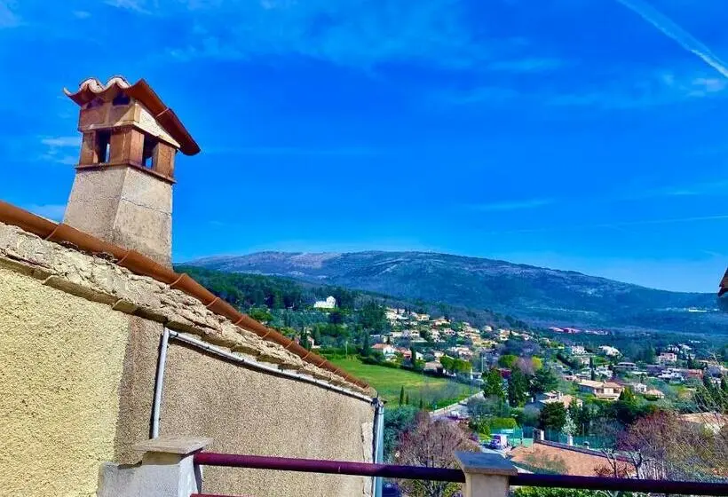 山の見えるテラス付きスタンダードルーム, Auberge Du Vieux Château