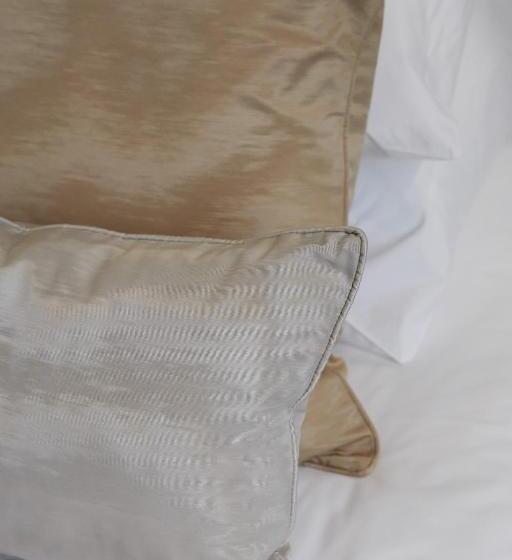 キングサイズベッドのスタンダードルーム, Logis Hôtel   Restaurant Maison Claude Darroze