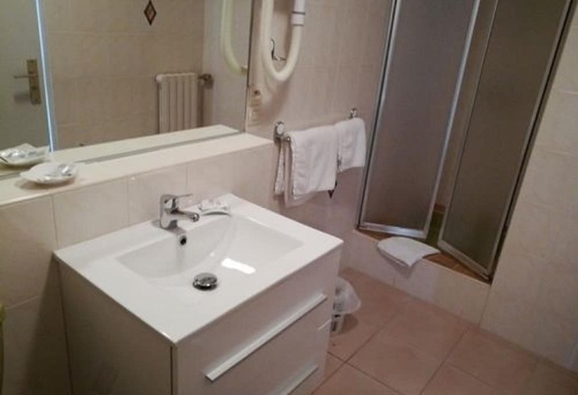 Номер Стандарт, Contact Hôtel Du Relais Thouars