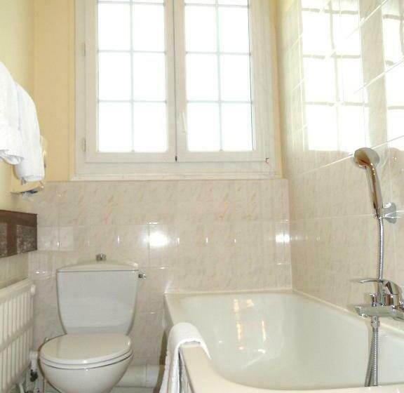 キングサイズベッドのスタンダードルーム, Hôtel De La Mer   Deauville Blonville   Boutique Hôtel De Charme Vue Mer Ou Campagne   Accès Direct