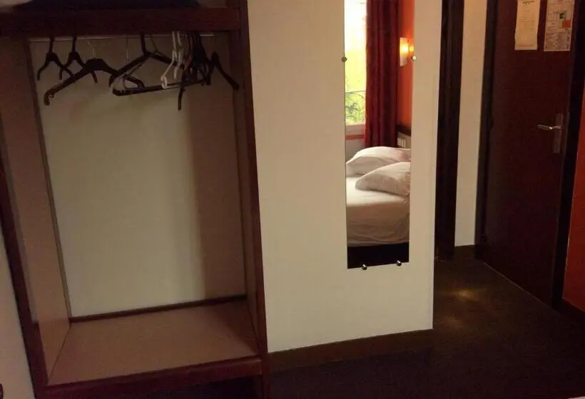 Standard-huone, De La Place