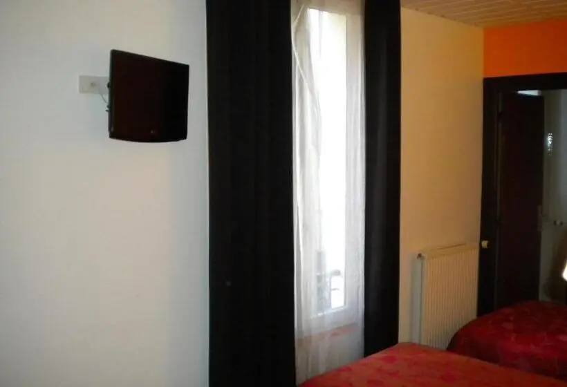 Standard Kolmen Hengen Huone, De La Place