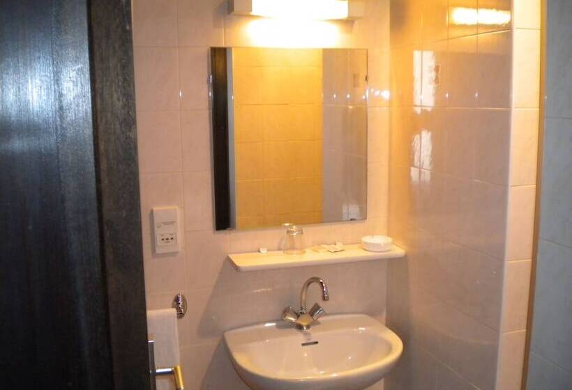 Номер Стандарт, De La Place