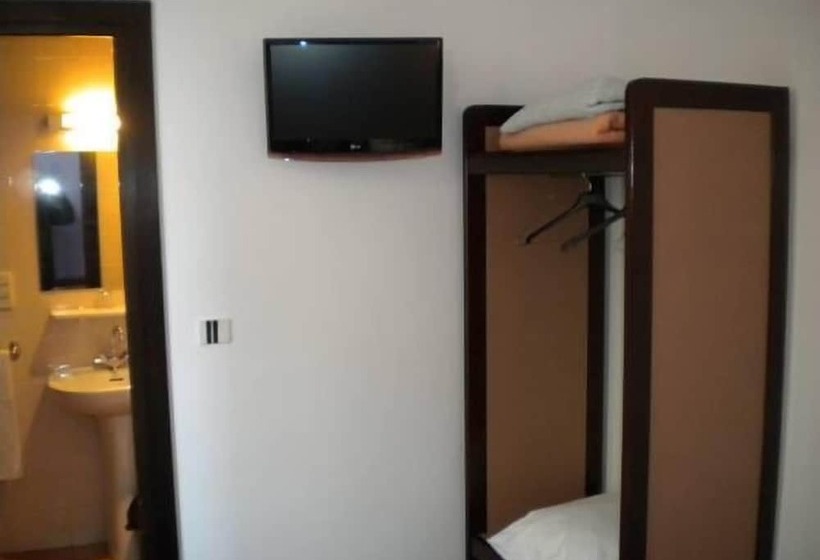 Номер Стандарт Трехместный, De La Place