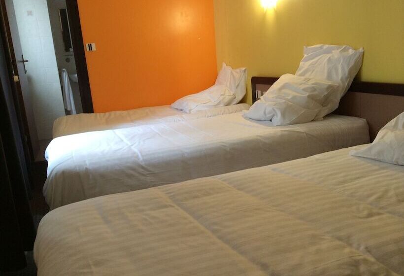 Номер Стандарт Трехместный, De La Place