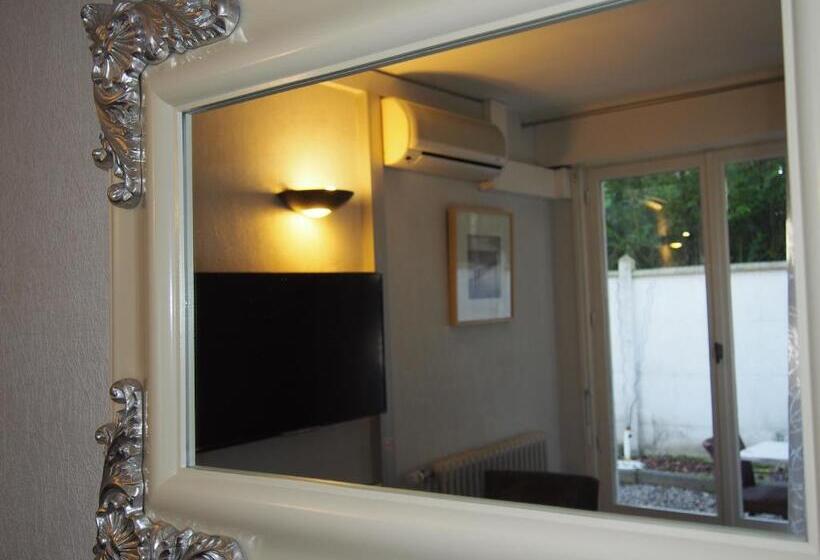 غرفة كومفورت, Du Croise