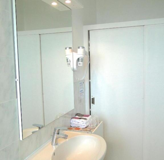 キングサイズベッドのスタンダードルーム, Hôtel De La Mer   Deauville Blonville   Boutique Hôtel De Charme Vue Mer Ou Campagne   Accès Direct