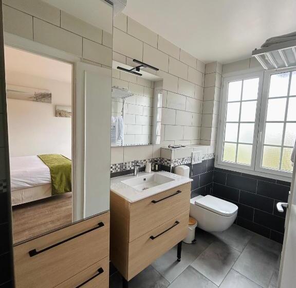 オーシャンビュースタンダードルーム, Hôtel De La Mer   Deauville Blonville   Boutique Hôtel De Charme Vue Mer Ou Campagne   Accès Direct