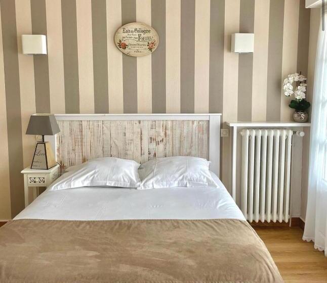 Номер Стандарт Вид на Море, Hôtel De La Mer   Deauville Blonville   Boutique Hôtel De Charme Vue Mer Ou Campagne   Accès Direct