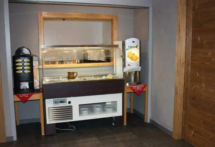 استودیوی استاندارد, Hôtel Igloo