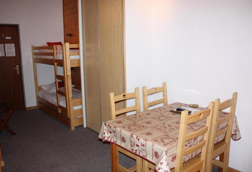 استودیوی استاندارد, Hôtel Igloo