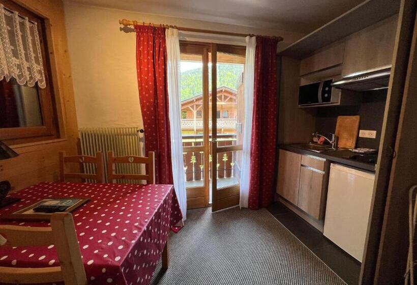 استودیوی استاندارد, Hôtel Igloo