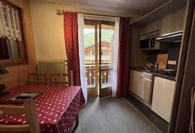 استودیوی استاندارد, Hôtel Igloo