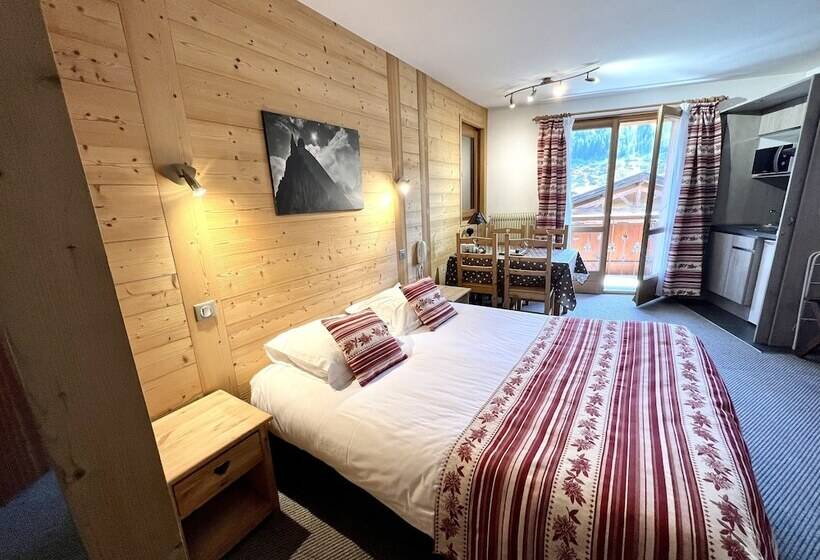 استودیوی استاندارد, Hôtel Igloo