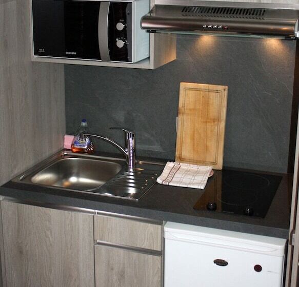 استودیوی استاندارد, Hôtel Igloo