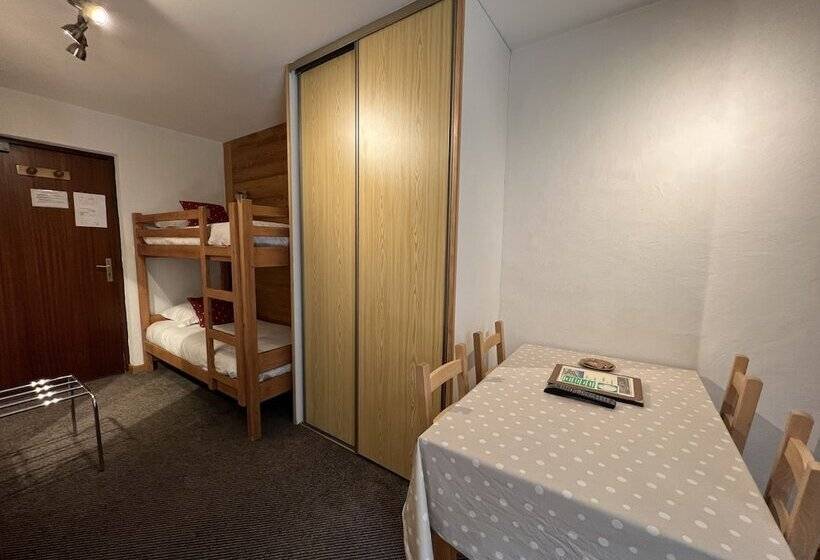 استودیوی استاندارد, Hôtel Igloo