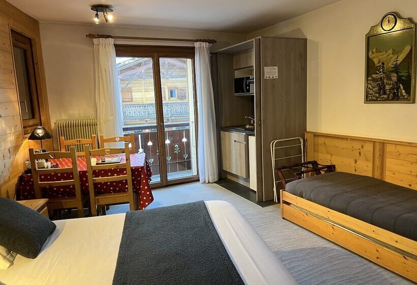 استودیوی استاندارد, Hôtel Igloo