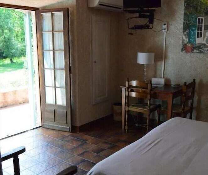 غرفة قياسية, Hôtel La Pierrerie