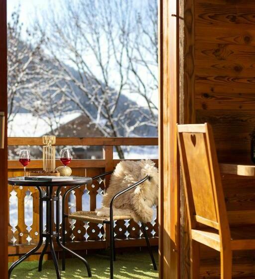 غرفة قياسية ثلاثية مزودة بشرفة, Hôtel Et Spa Le Vermont