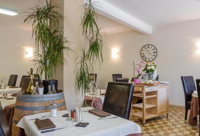 חדר משפחתי, Logis Hôtel Restaurant De La Dore