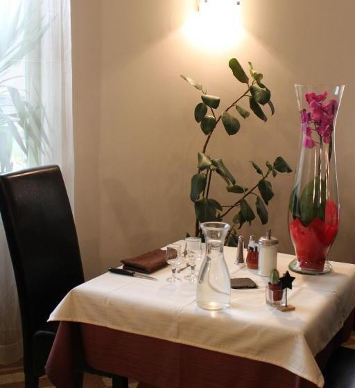 חדר משפחתי, Logis Hôtel Restaurant De La Dore