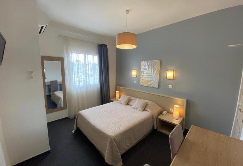 Номер Стандарт, Hôtel Restaurant L Empereur