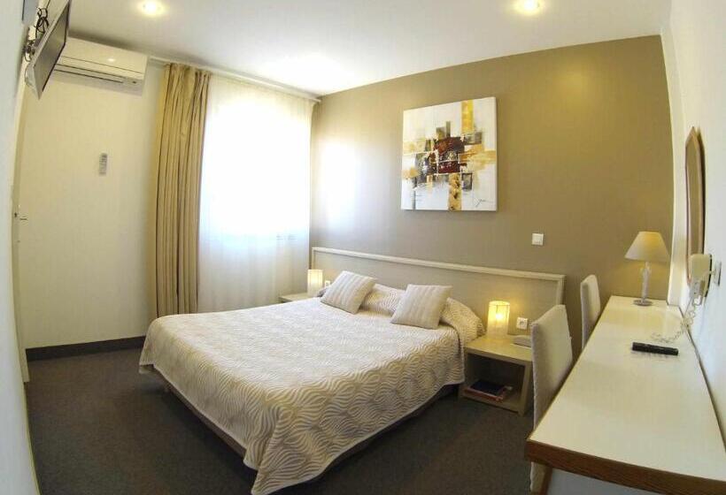 Номер Стандарт, Hôtel Restaurant L Empereur