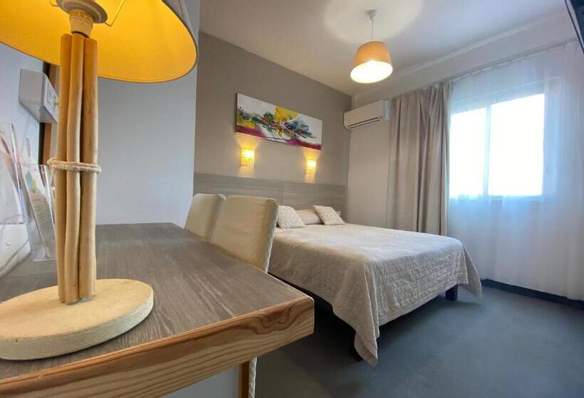 Номер Стандарт, Hôtel Restaurant L Empereur