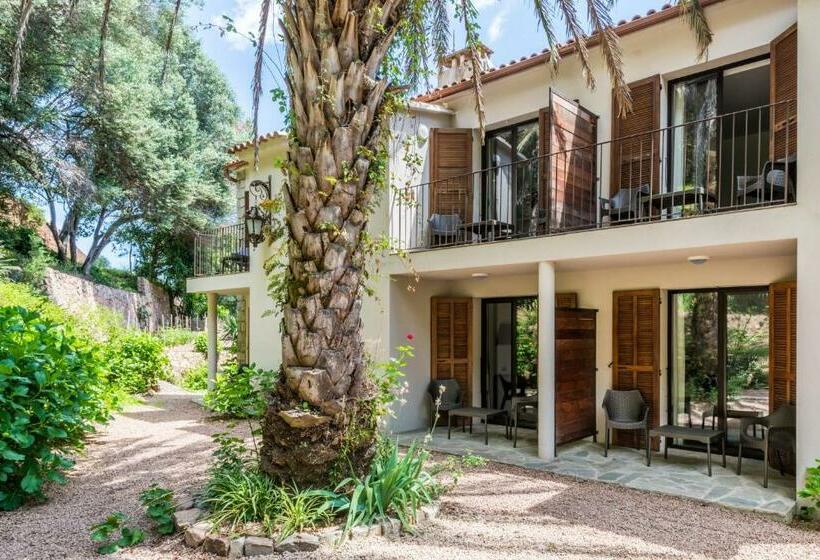 اتاق استاندارد با چشمانداز باغ, Shegara