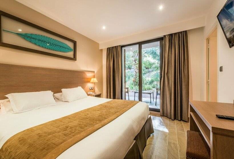 اتاق استاندارد با چشمانداز باغ, Shegara