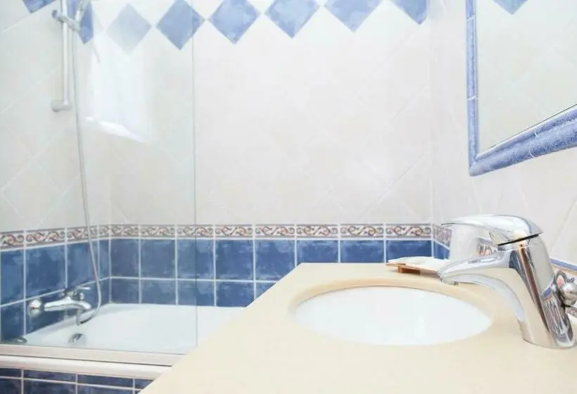 スタンダード4人部屋, Logis Hotel & Restaurant L Etape Bouc Bel Air Gardanne