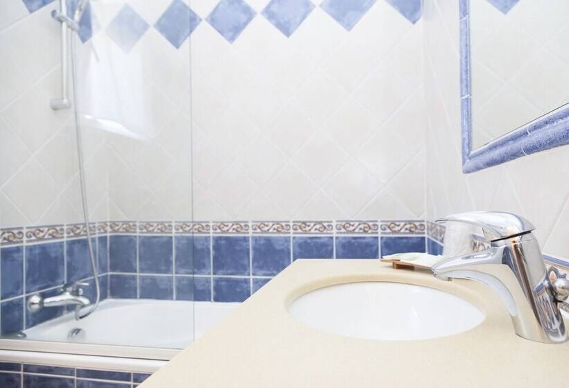 חדר קומפורט, Logis Hotel & Restaurant L Etape Bouc Bel Air   Gardanne