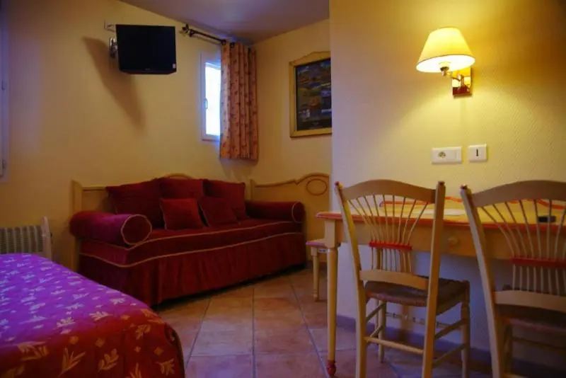 スタンダード4人部屋, Logis Hotel & Restaurant L Etape Bouc Bel Air Gardanne