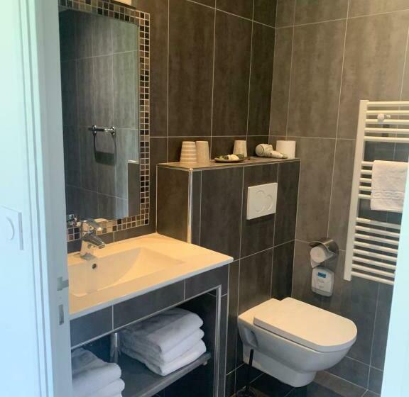 غرفة قياسية ثلاثية, Manoir De Rigourdaine