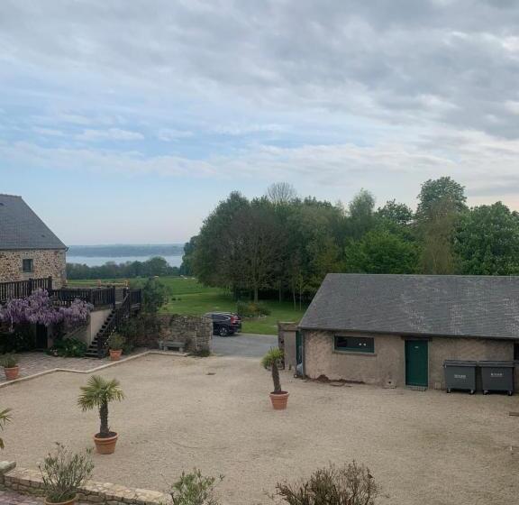 غرفة قياسية ثلاثية, Manoir De Rigourdaine