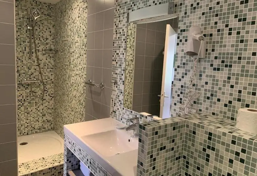 Standard Neljän Hengen Huone, Manoir De Rigourdaine