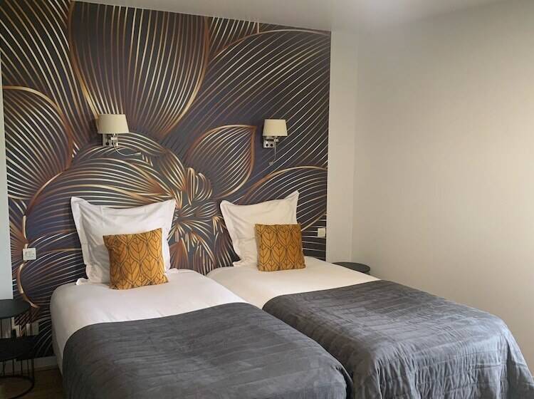 غرفة قياسية ثلاثية, Manoir De Rigourdaine