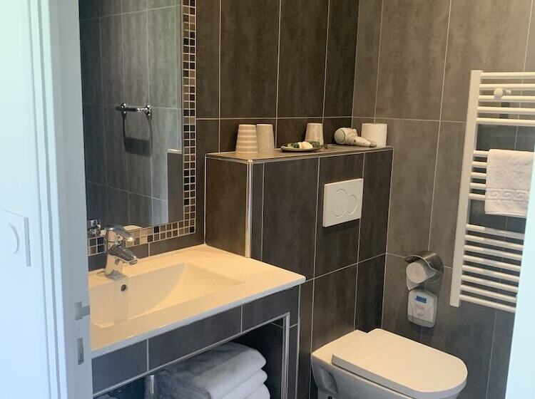 غرفة قياسية ثلاثية, Manoir De Rigourdaine