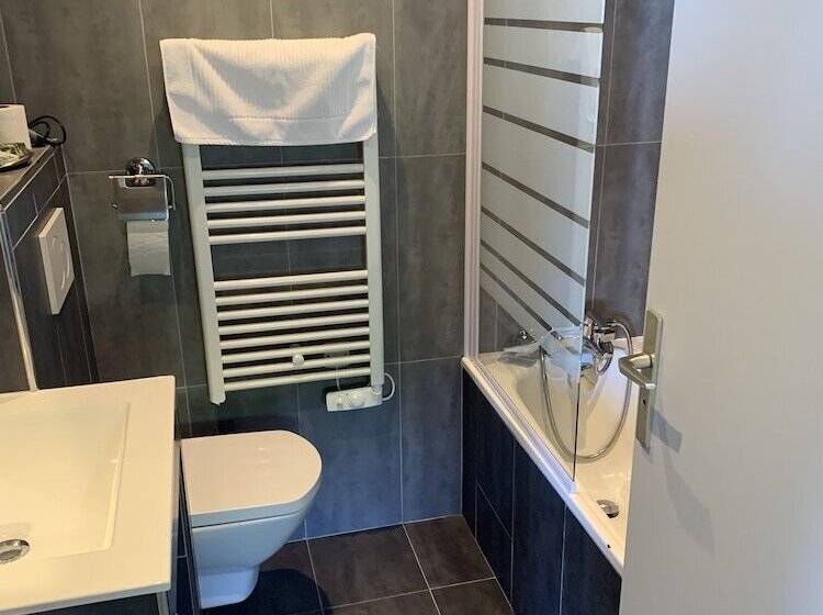 غرفة قياسية رباعية, Manoir De Rigourdaine