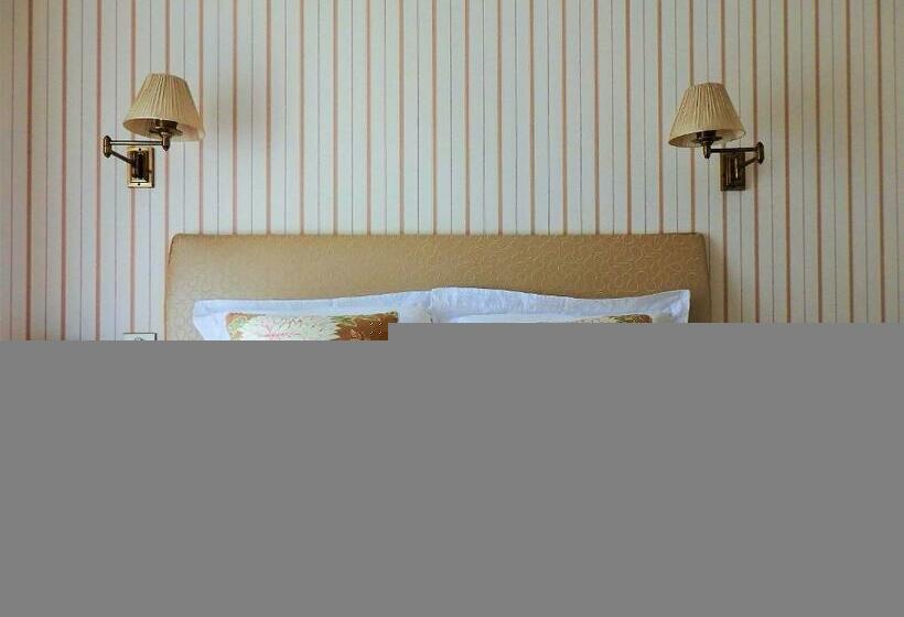 غرفة قياسية, Restaurant Chartron