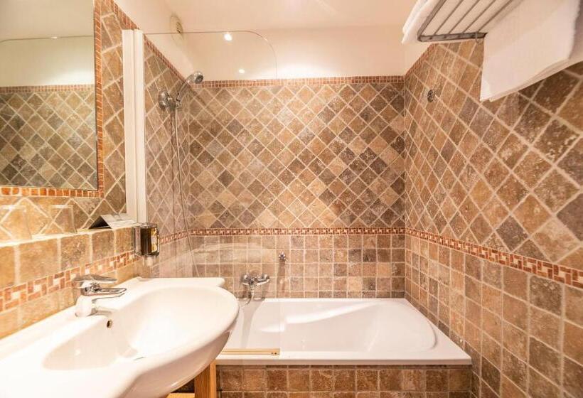 اتاق استاندارد با تراس و چشمانداز دریا, Shegara