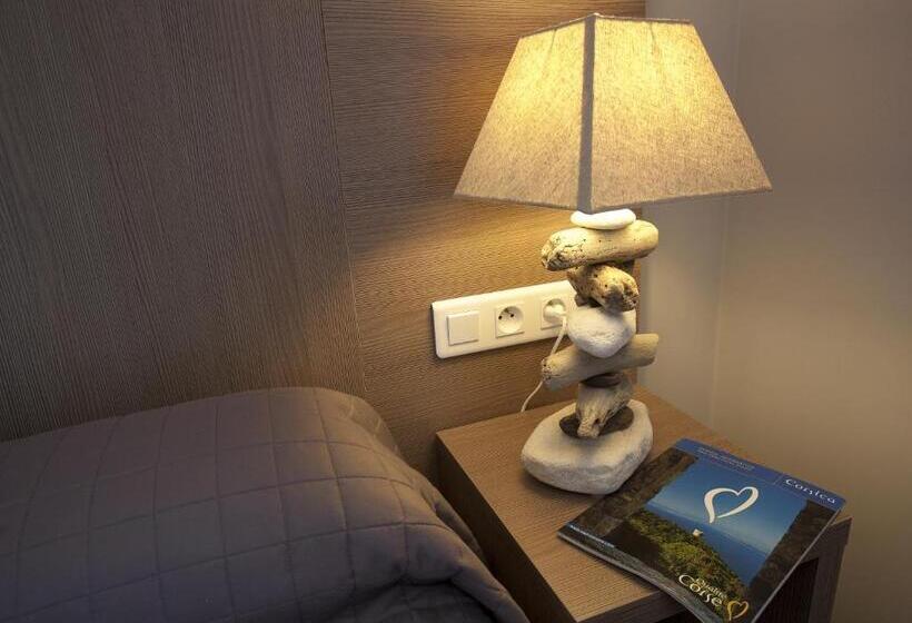 غرفة عائلية مطلّة علي البحر, St Joseph