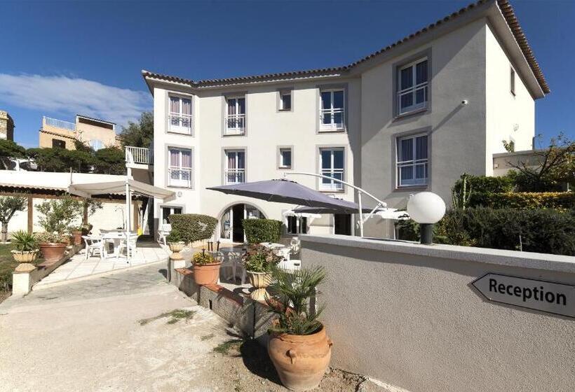 غرفة عائلية مطلّة علي البحر, St Joseph