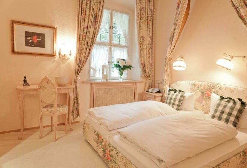 Люкс с Балконом, Villa Adolphine