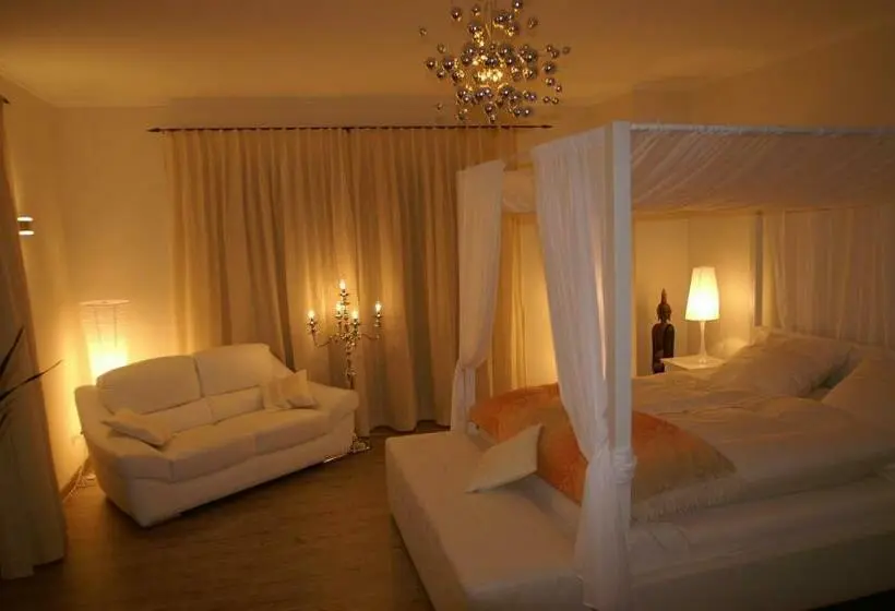 デラックスルーム, Villa Altes Land