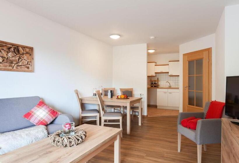 חדר משפחתי, Hartungs Hoteldorf