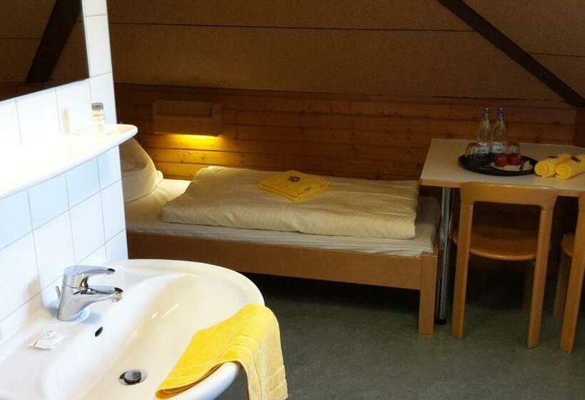 اتاق استاندارد, Hellmut Waßmer Jugendherberge Lörrach