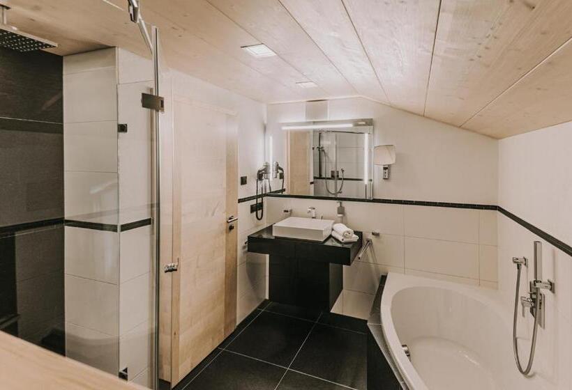 سوییت با چشم‌انداز کوه, Alpe Dornach