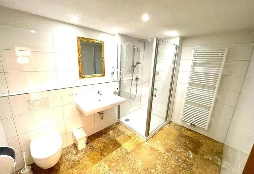 Quarto Familiar, Anker